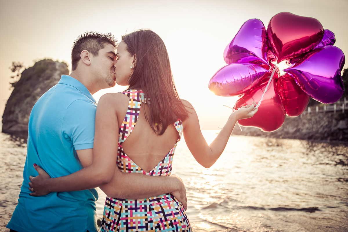Sessão de fotos de casal, fotos pre wedding, Fotógrafo no Porto, em Portugal. Fotógrafo de casamentos no Porto, Portugal. Fotos espontaneas, fotos naturais, fotos românticas, fotografia criativa. Casal apaixonado. Fernanda Ferraro Fotografia. 