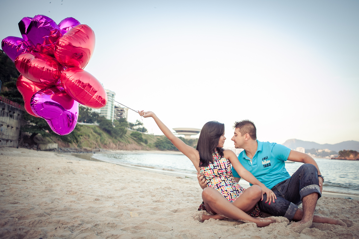 Sessão de fotos de casal, fotos pre wedding, Fotógrafo no Porto, em Portugal. Fotógrafo de casamentos no Porto, Portugal. Fotos espontaneas, fotos naturais, fotos românticas, fotografia criativa. Casal apaixonado. Fernanda Ferraro Fotografia. 