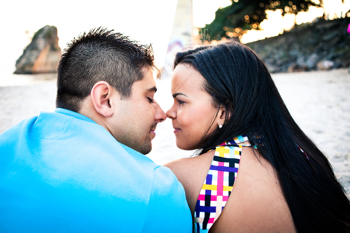 Sessão de fotos de casal, fotos pre wedding, Fotógrafo no Porto, em Portugal. Fotógrafo de casamentos no Porto, Portugal. Fotos espontaneas, fotos naturais, fotos românticas, fotografia criativa. Casal apaixonado. Fernanda Ferraro Fotografia. 