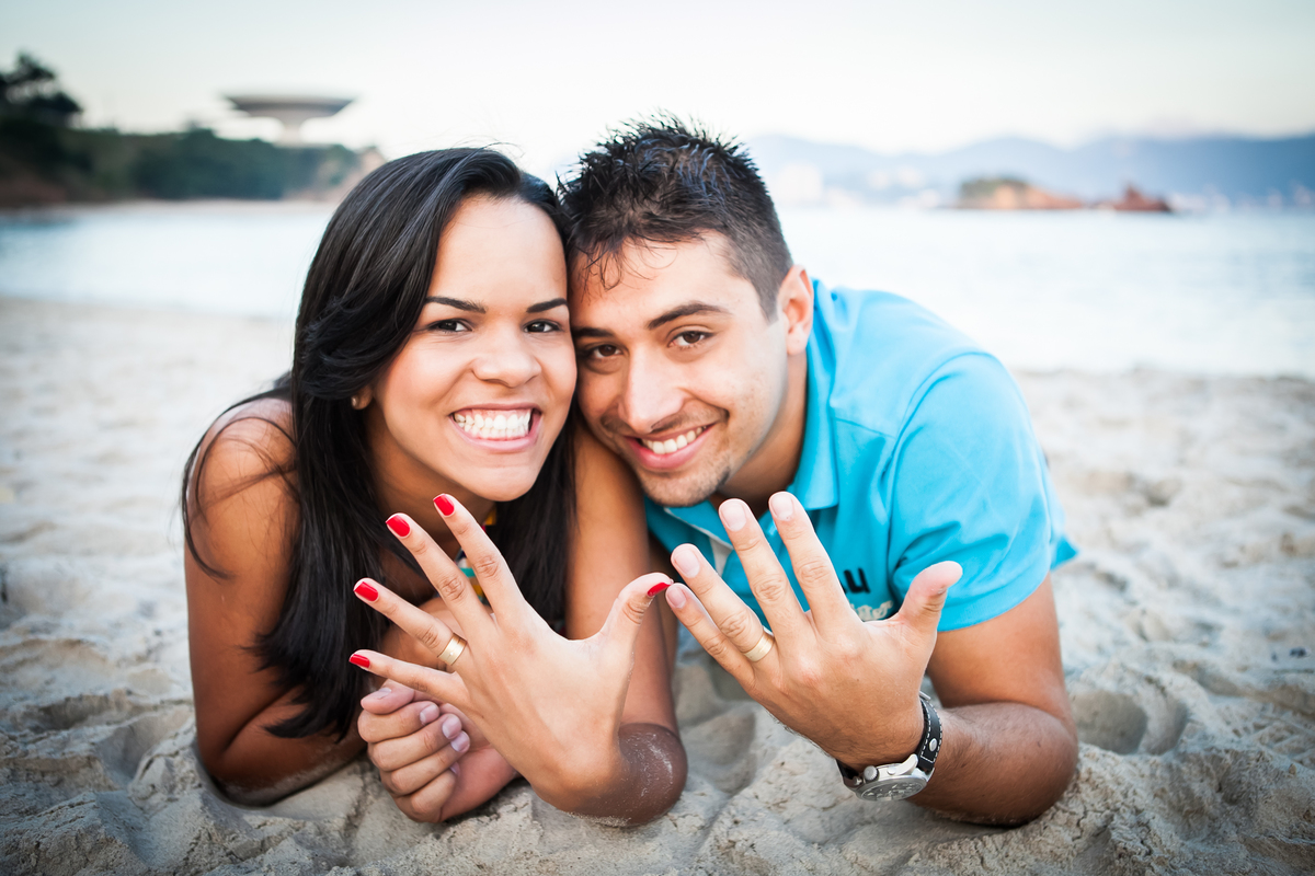 Sessão de fotos de casal, fotos pre wedding, Fotógrafo no Porto, em Portugal. Fotógrafo de casamentos no Porto, Portugal. Fotos espontaneas, fotos naturais, fotos românticas, fotografia criativa. Casal apaixonado. Fernanda Ferraro Fotografia. 