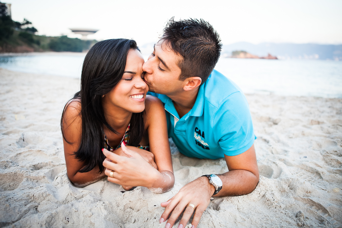 Sessão de fotos de casal, fotos pre wedding, Fotógrafo no Porto, em Portugal. Fotógrafo de casamentos no Porto, Portugal. Fotos espontaneas, fotos naturais, fotos românticas, fotografia criativa. Casal apaixonado. Fernanda Ferraro Fotografia. 
