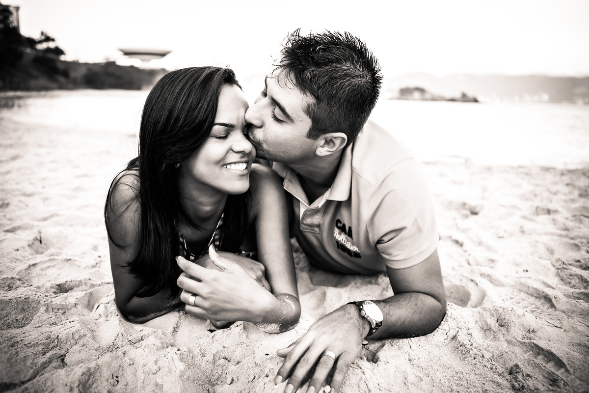 Sessão de fotos de casal, fotos pre wedding, Fotógrafo no Porto, em Portugal. Fotógrafo de casamentos no Porto, Portugal. Fotos espontaneas, fotos naturais, fotos românticas, fotografia criativa. Casal apaixonado. Fernanda Ferraro Fotografia. 