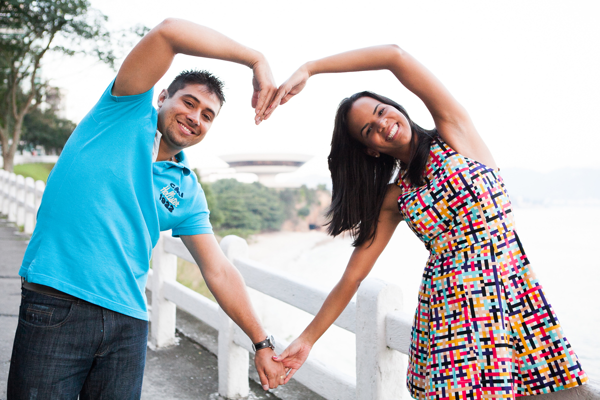 Sessão de fotos de casal, fotos pre wedding, Fotógrafo no Porto, em Portugal. Fotógrafo de casamentos no Porto, Portugal. Fotos espontaneas, fotos naturais, fotos românticas, fotografia criativa. Casal apaixonado. Fernanda Ferraro Fotografia. 