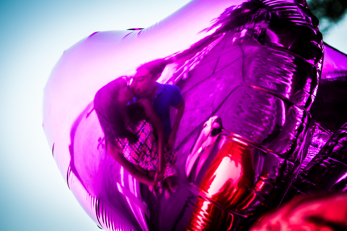 Sessão de fotos de casal, fotos pre wedding, Fotógrafo no Porto, em Portugal. Fotógrafo de casamentos no Porto, Portugal. Fotos espontaneas, fotos naturais, fotos românticas, fotografia criativa. Casal apaixonado. Fernanda Ferraro Fotografia. 