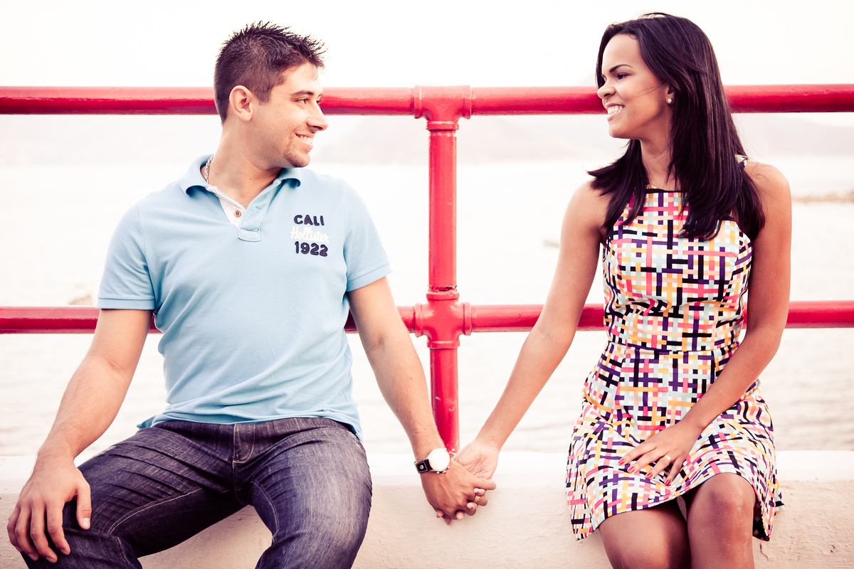 Sessão de fotos de casal, fotos pre wedding, Fotógrafo no Porto, em Portugal. Fotógrafo de casamentos no Porto, Portugal. Fotos espontaneas, fotos naturais, fotos românticas, fotografia criativa. Casal apaixonado. Fernanda Ferraro Fotografia. 