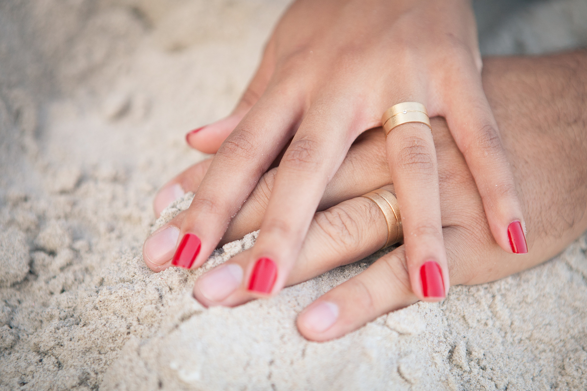 Sessão de fotos de casal, fotos pre wedding, Fotógrafo no Porto, em Portugal. Fotógrafo de casamentos no Porto, Portugal. Fotos espontaneas, fotos naturais, fotos românticas, fotografia criativa. Casal apaixonado. Fernanda Ferraro Fotografia. 