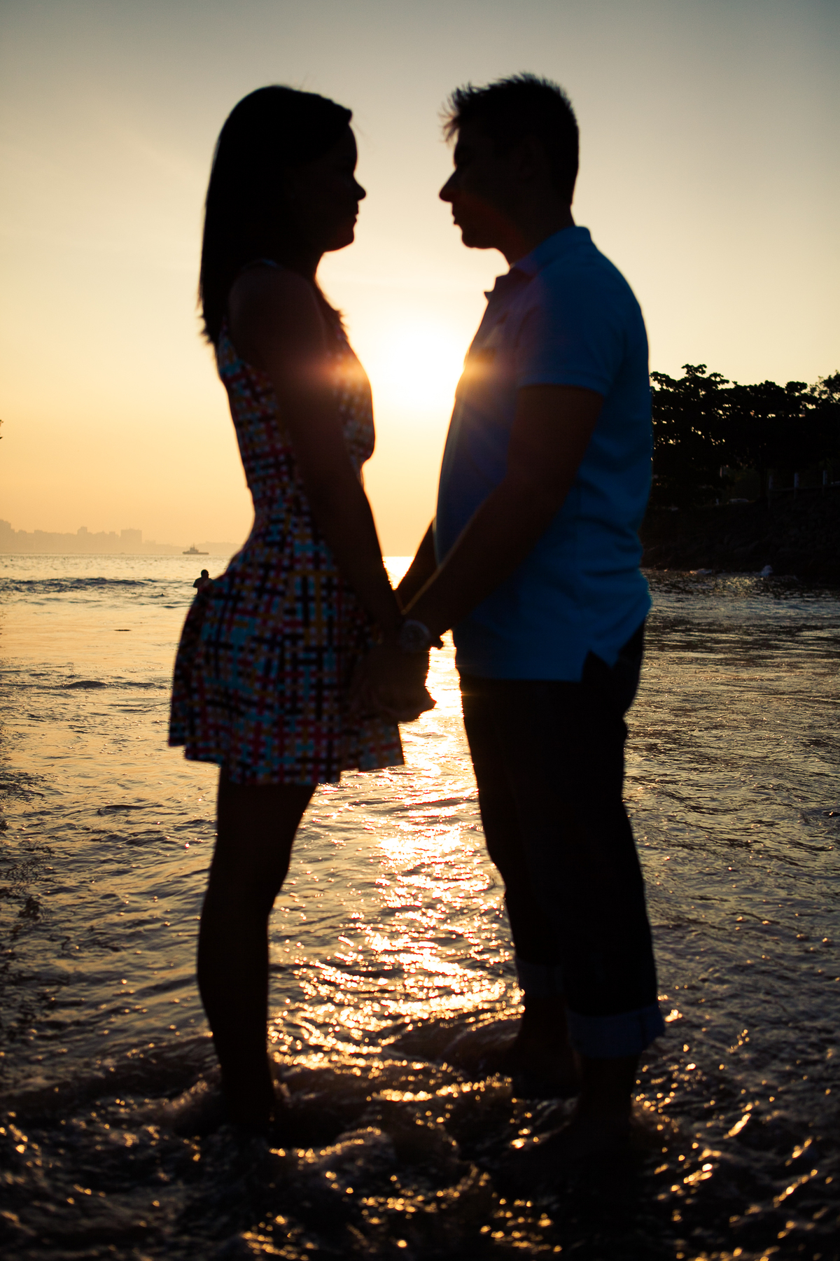 Sessão de fotos de casal, fotos pre wedding, Fotógrafo no Porto, em Portugal. Fotógrafo de casamentos no Porto, Portugal. Fotos espontaneas, fotos naturais, fotos românticas, fotografia criativa. Casal apaixonado. Fernanda Ferraro Fotografia. 