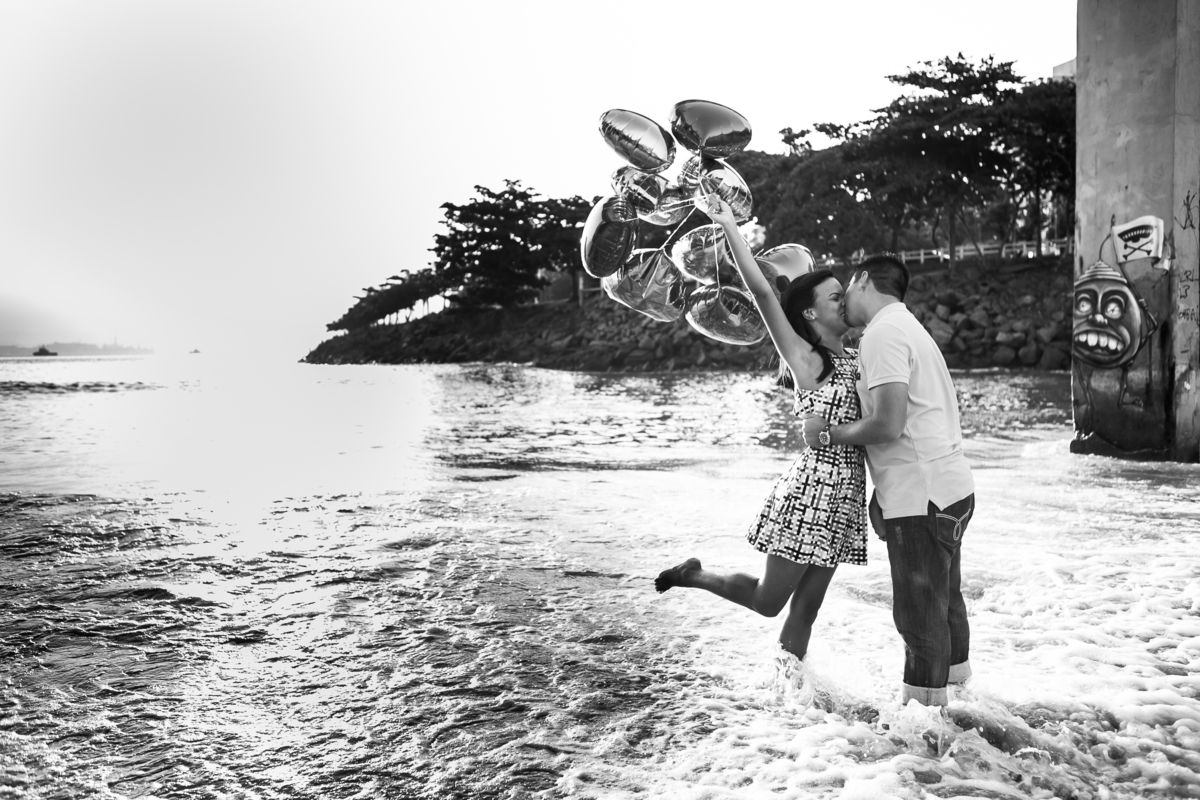 Sessão de fotos de casal, fotos pre wedding, Fotógrafo no Porto, em Portugal. Fotógrafo de casamentos no Porto, Portugal. Fotos espontaneas, fotos naturais, fotos românticas, fotografia criativa. Casal apaixonado. Fernanda Ferraro Fotografia. 