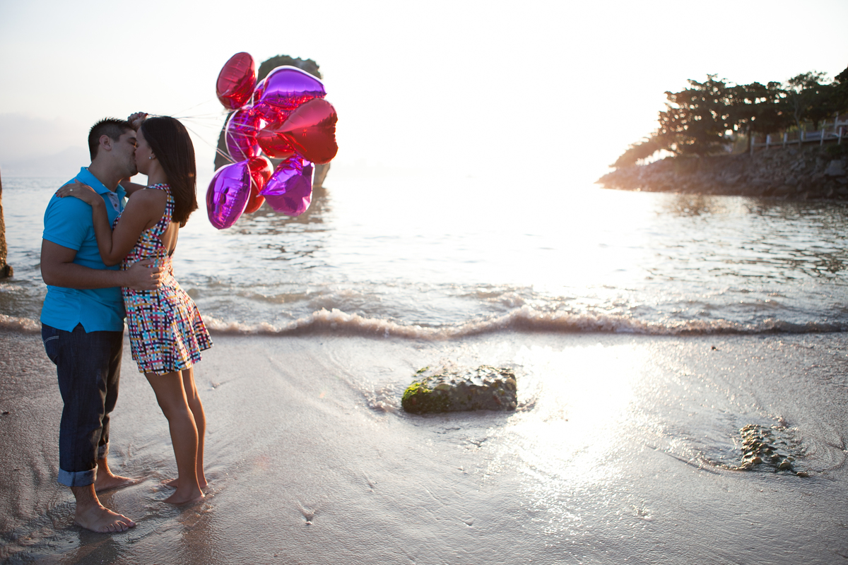 Sessão de fotos de casal, fotos pre wedding, Fotógrafo no Porto, em Portugal. Fotógrafo de casamentos no Porto, Portugal. Fotos espontaneas, fotos naturais, fotos românticas, fotografia criativa. Casal apaixonado. Fernanda Ferraro Fotografia. 
