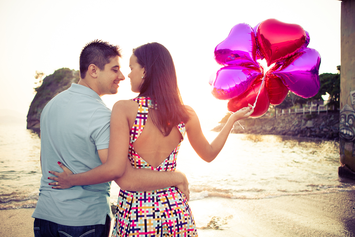 Sessão de fotos de casal, fotos pre wedding, Fotógrafo no Porto, em Portugal. Fotógrafo de casamentos no Porto, Portugal. Fotos espontaneas, fotos naturais, fotos românticas, fotografia criativa. Casal apaixonado. Fernanda Ferraro Fotografia. 