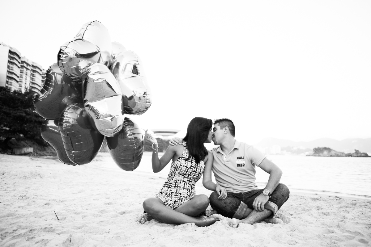 Sessão de fotos de casal, fotos pre wedding, Fotógrafo no Porto, em Portugal. Fotógrafo de casamentos no Porto, Portugal. Fotos espontaneas, fotos naturais, fotos românticas, fotografia criativa. Casal apaixonado. Fernanda Ferraro Fotografia. 