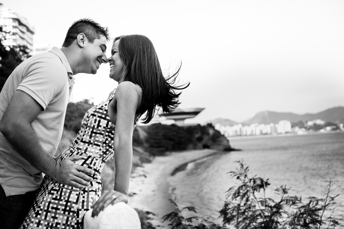 Sessão de fotos de casal, fotos pre wedding, Fotógrafo no Porto, em Portugal. Fotógrafo de casamentos no Porto, Portugal. Fotos espontaneas, fotos naturais, fotos românticas, fotografia criativa. Casal apaixonado. Fernanda Ferraro Fotografia. 