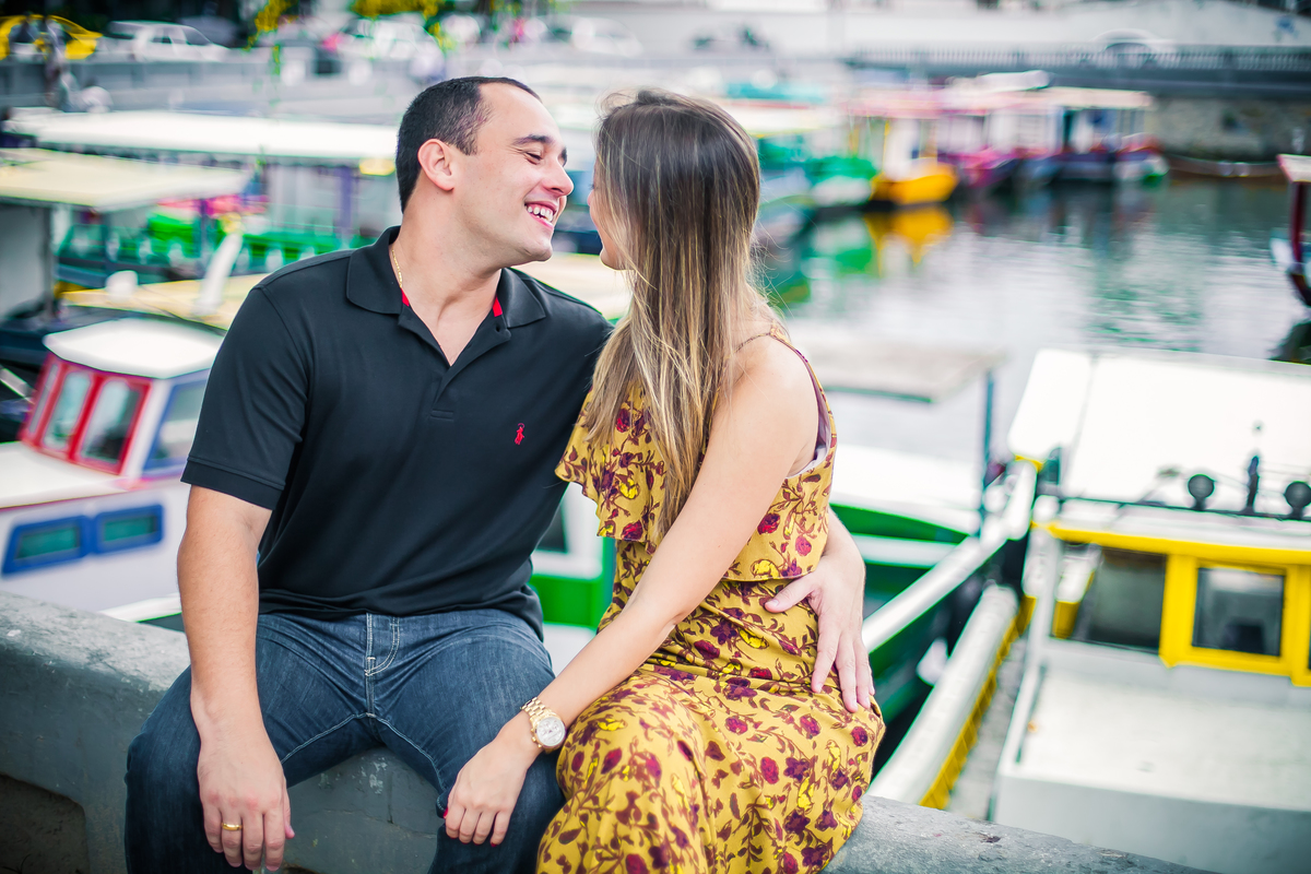 Sessão de fotos de casal, fotos pre wedding, Fotógrafo no Porto, em Portugal. Fotógrafo de casamentos no Porto, Portugal. Fotos espontaneas, fotos naturais, fotos românticas, fotografia criativa. Casal apaixonado. Fernanda Ferraro Fotografia. 