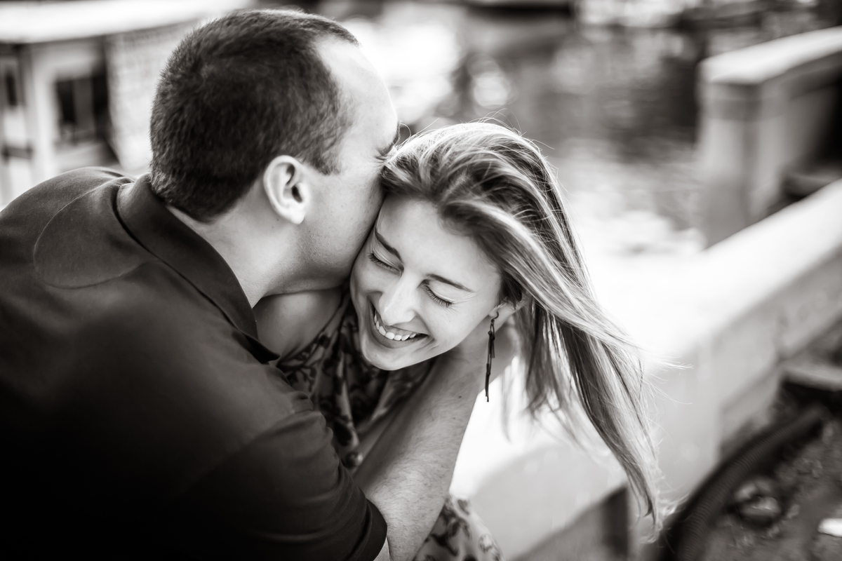 Sessão de fotos de casal, fotos pre wedding, Fotógrafo no Porto, em Portugal. Fotógrafo de casamentos no Porto, Portugal. Fotos espontaneas, fotos naturais, fotos românticas, fotografia criativa. Casal apaixonado. Fernanda Ferraro Fotografia. 