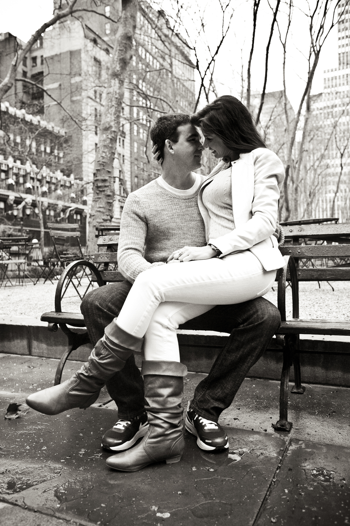 Sessão de fotos de casal, fotos pre wedding, Fotógrafo no Porto, em Portugal. Fotógrafo de casamentos no Porto, Portugal. Fotos espontaneas, fotos naturais, fotos românticas, fotografia criativa. Casal apaixonado. Fernanda Ferraro Fotografia. 