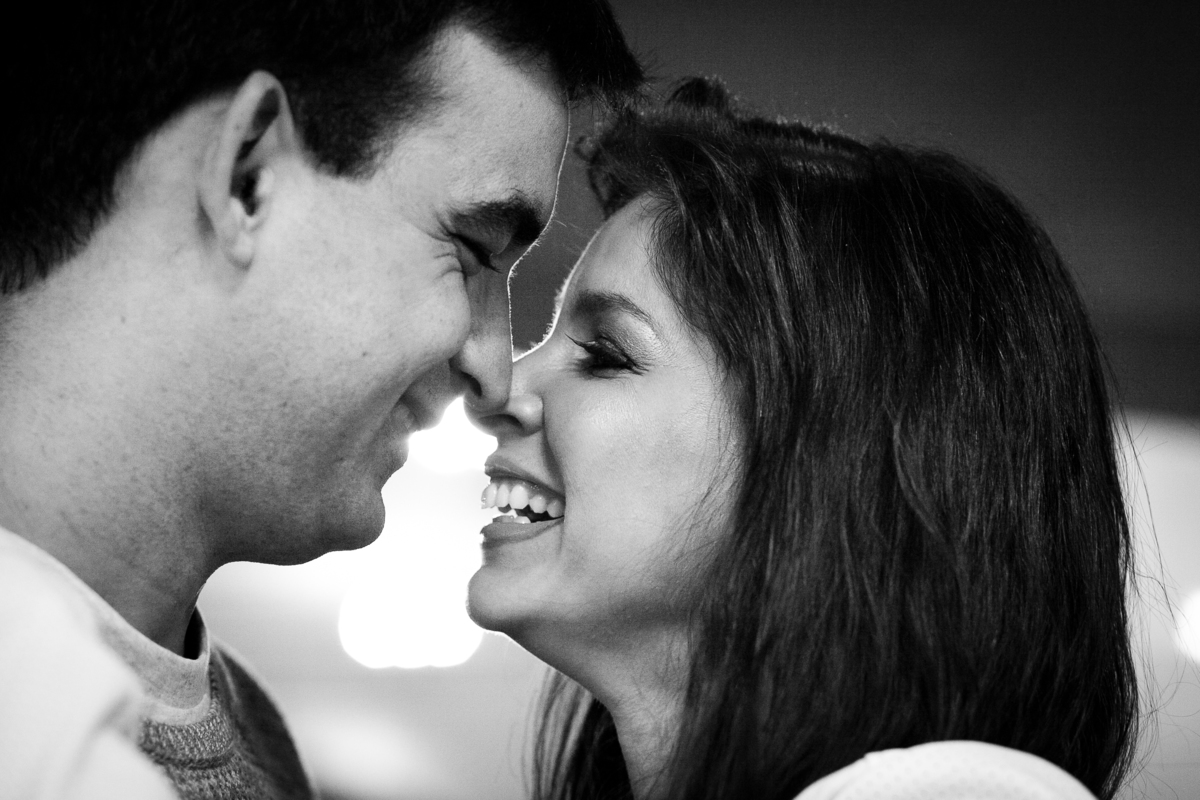 Sessão de fotos de casal, fotos pre wedding, Fotógrafo no Porto, em Portugal. Fotógrafo de casamentos no Porto, Portugal. Fotos espontaneas, fotos naturais, fotos românticas, fotografia criativa. Casal apaixonado. Fernanda Ferraro Fotografia. 