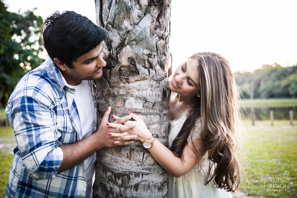Sessão de fotos de casal, fotos pre wedding, Fotógrafo no Porto, em Portugal. Fotógrafo de casamentos no Porto, Portugal. Fotos espontaneas, fotos naturais, fotos românticas, fotografia criativa. Casal apaixonado. Fernanda Ferraro Fotografia. 