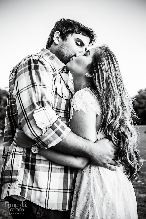 Sessão de fotos de casal, fotos pre wedding, Fotógrafo no Porto, em Portugal. Fotógrafo de casamentos no Porto, Portugal. Fotos espontaneas, fotos naturais, fotos românticas, fotografia criativa. Casal apaixonado. Fernanda Ferraro Fotografia. 