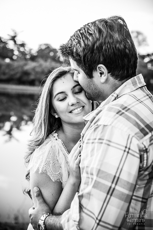 Sessão de fotos de casal, fotos pre wedding, Fotógrafo no Porto, em Portugal. Fotógrafo de casamentos no Porto, Portugal. Fotos espontaneas, fotos naturais, fotos românticas, fotografia criativa. Casal apaixonado. Fernanda Ferraro Fotografia. 