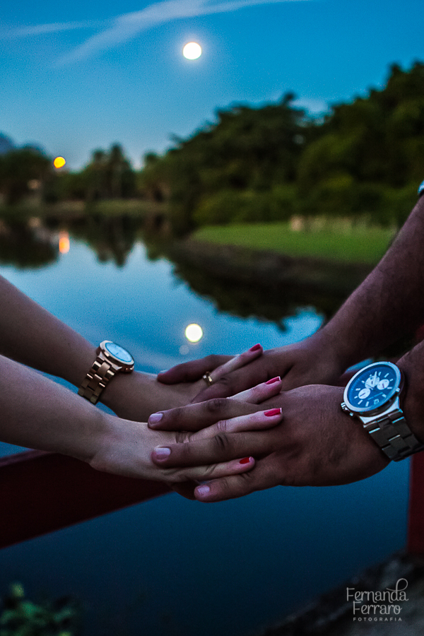 Sessão de fotos de casal, fotos pre wedding, Fotógrafo no Porto, em Portugal. Fotógrafo de casamentos no Porto, Portugal. Fotos espontaneas, fotos naturais, fotos românticas, fotografia criativa. Casal apaixonado. Fernanda Ferraro Fotografia. 