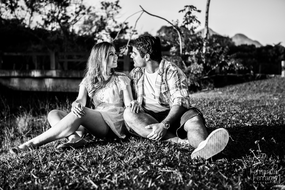 Sessão de fotos de casal, fotos pre wedding, Fotógrafo no Porto, em Portugal. Fotógrafo de casamentos no Porto, Portugal. Fotos espontaneas, fotos naturais, fotos românticas, fotografia criativa. Casal apaixonado. Fernanda Ferraro Fotografia. 