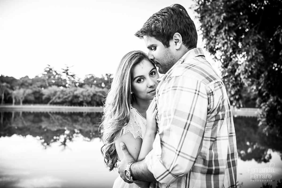 Sessão de fotos de casal, fotos pre wedding, Fotógrafo no Porto, em Portugal. Fotógrafo de casamentos no Porto, Portugal. Fotos espontaneas, fotos naturais, fotos românticas, fotografia criativa. Casal apaixonado. Fernanda Ferraro Fotografia. 