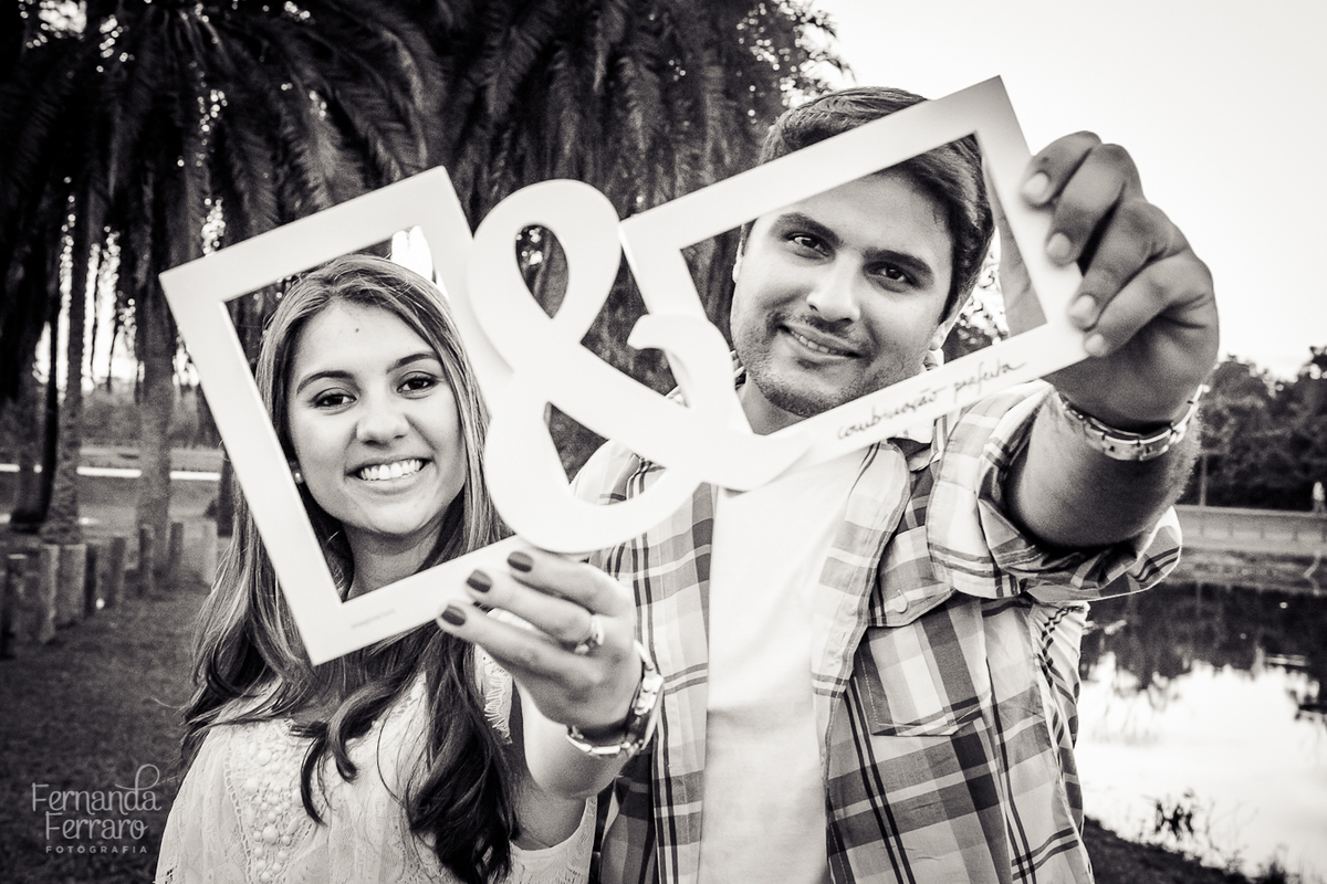 Sessão de fotos de casal, fotos pre wedding, Fotógrafo no Porto, em Portugal. Fotógrafo de casamentos no Porto, Portugal. Fotos espontaneas, fotos naturais, fotos românticas, fotografia criativa. Casal apaixonado. Fernanda Ferraro Fotografia. 