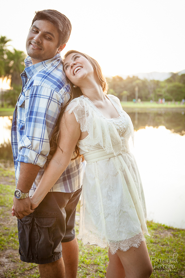 Sessão de fotos de casal, fotos pre wedding, Fotógrafo no Porto, em Portugal. Fotógrafo de casamentos no Porto, Portugal. Fotos espontaneas, fotos naturais, fotos românticas, fotografia criativa. Casal apaixonado. Fernanda Ferraro Fotografia. 