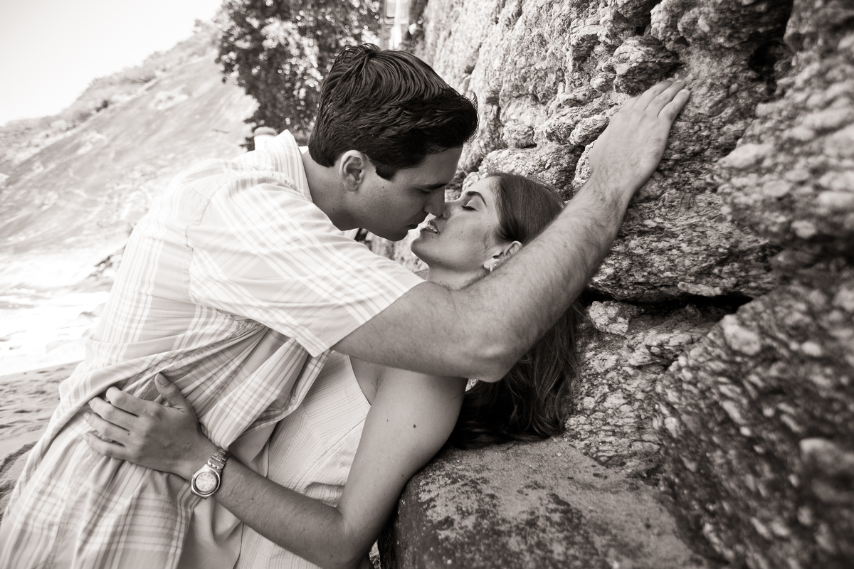Sessão de fotos de casal, fotos pre wedding, Fotógrafo no Porto, em Portugal. Fotógrafo de casamentos no Porto, Portugal. Fotos espontaneas, fotos naturais, fotos românticas, fotografia criativa. Casal apaixonado. Fernanda Ferraro Fotografia. 