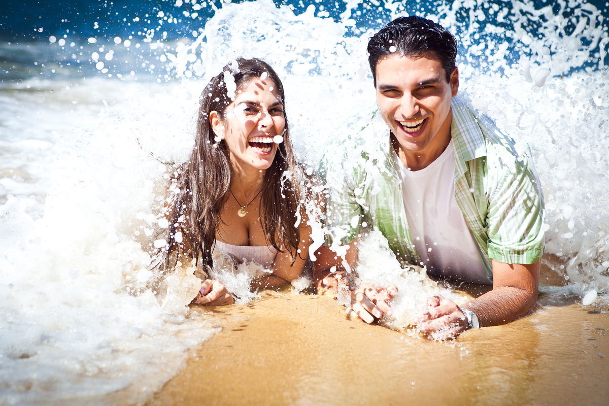 Sessão de fotos de casal, fotos pre wedding, Fotógrafo no Porto, em Portugal. Fotógrafo de casamentos no Porto, Portugal. Fotos espontaneas, fotos naturais, fotos românticas, fotografia criativa. Casal apaixonado. Fernanda Ferraro Fotografia. 
