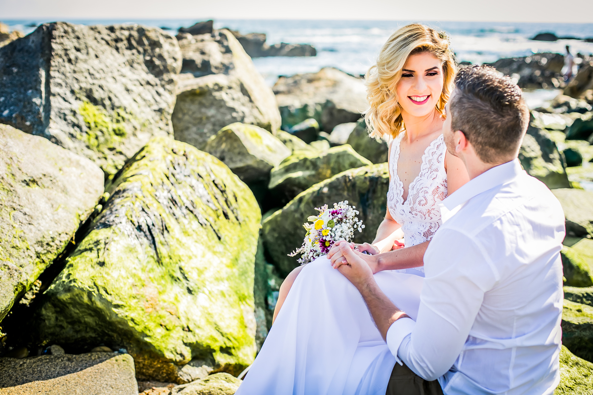 Noivos. Sessão de fotos trash the dress para casamento. Senhor da Pedra, no Porto. Fotografia de casamento no Porto, Portugal. Fernanda Ferraro Fotografia.