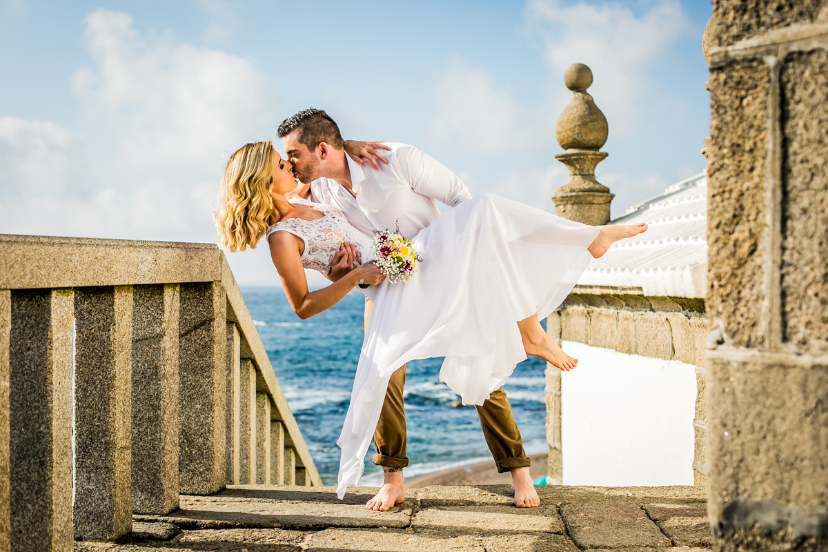 Noivos. Sessão de fotos trash the dress para casamento. Senhor da Pedra, no Porto. Fotografia de casamento no Porto, Portugal. Fernanda Ferraro Fotografia.