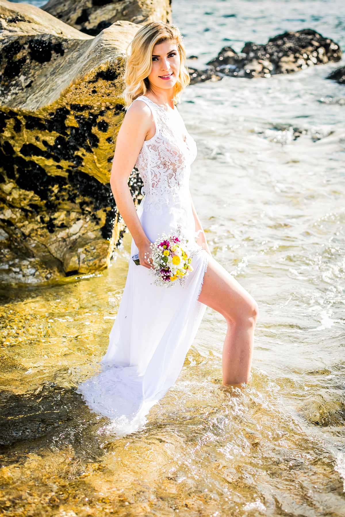 Noivos. Sessão de fotos trash the dress para casamento. Senhor da Pedra, no Porto. Fotografia de casamento no Porto, Portugal. Fernanda Ferraro Fotografia.