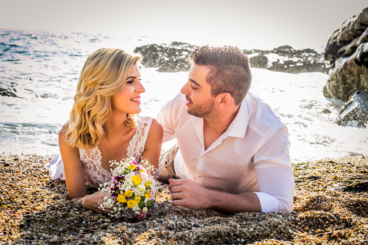Noivos. Sessão de fotos trash the dress para casamento. Senhor da Pedra, no Porto. Fotografia de casamento no Porto, Portugal. Fernanda Ferraro Fotografia.