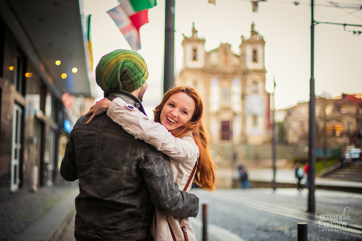 Sessão de fotos de família, fotos de casal, no Porto, em Portugal. Fotógrafo profissional no Porto, Portugal. Fotos espontaneas, fotos naturais, fotos românticas, fotografia criativa. Casal apaixonado. Fernanda Ferraro Fotografia. 