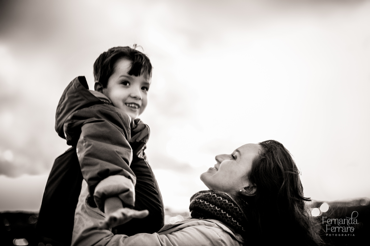 Sessão de fotos de família, fotos de casal, no Porto, em Portugal. Fotógrafo profissional no Porto, Portugal. Fotos espontaneas, fotos naturais, fotos românticas, fotografia criativa. Casal apaixonado. Fernanda Ferraro Fotografia. 