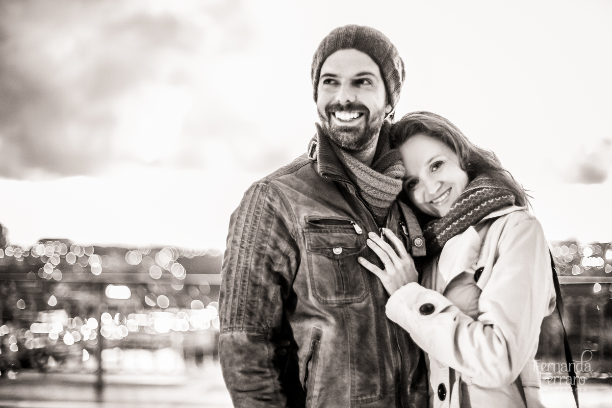 Sessão de fotos de família, fotos de casal, no Porto, em Portugal. Fotógrafo profissional no Porto, Portugal. Fotos espontaneas, fotos naturais, fotos românticas, fotografia criativa. Casal apaixonado. Fernanda Ferraro Fotografia. 