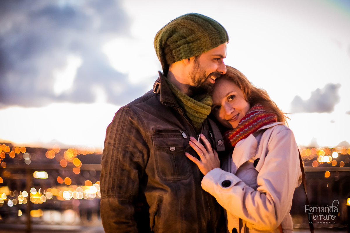Sessão de fotos de família, fotos de casal, no Porto, em Portugal. Fotógrafo profissional no Porto, Portugal. Fotos espontaneas, fotos naturais, fotos românticas, fotografia criativa. Casal apaixonado. Fernanda Ferraro Fotografia. 
