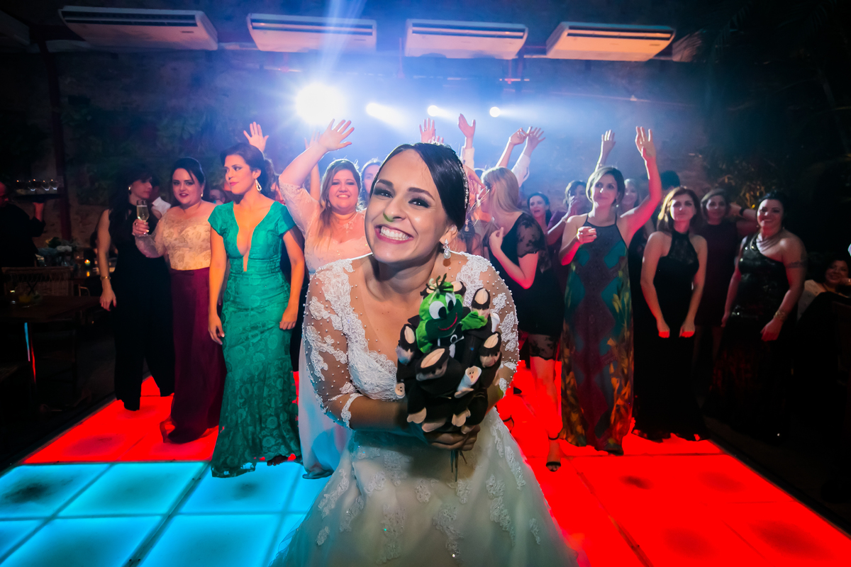 Fotografia de casamento, fotos de casamento, noiva, Fotógrafo no Porto, em Portugal. Fotógrafo de casamentos no Porto, Portugal. Fotos espontaneas, fotos naturais, fotos românticas, fotografia criativa. Casal apaixonado. Fernanda Ferraro Fotografia. 