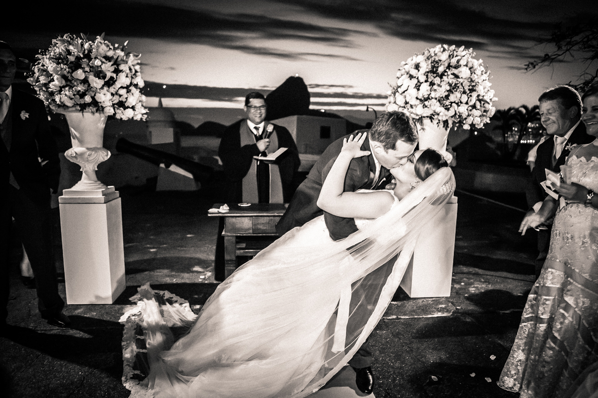 Fotografia de casamento, fotos de casamento, noiva, Fotógrafo no Porto, em Portugal. Fotógrafo de casamentos no Porto, Portugal. Fotos espontaneas, fotos naturais, fotos românticas, fotografia criativa. Casal apaixonado. Fernanda Ferraro Fotografia. 