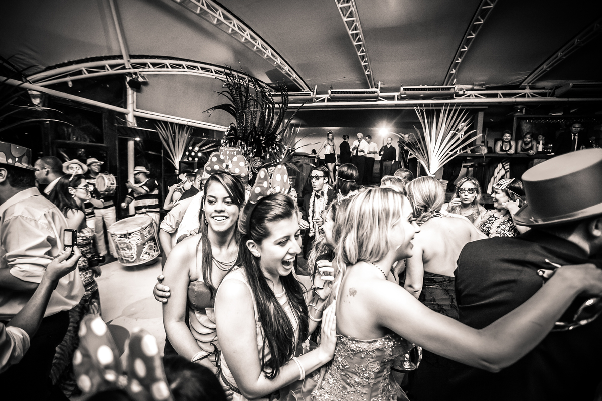 Fotografia de casamento, fotos de casamento, noiva, Fotógrafo no Porto, em Portugal. Fotógrafo de casamentos no Porto, Portugal. Fotos espontaneas, fotos naturais, fotos românticas, fotografia criativa. Casal apaixonado. Fernanda Ferraro Fotografia. 