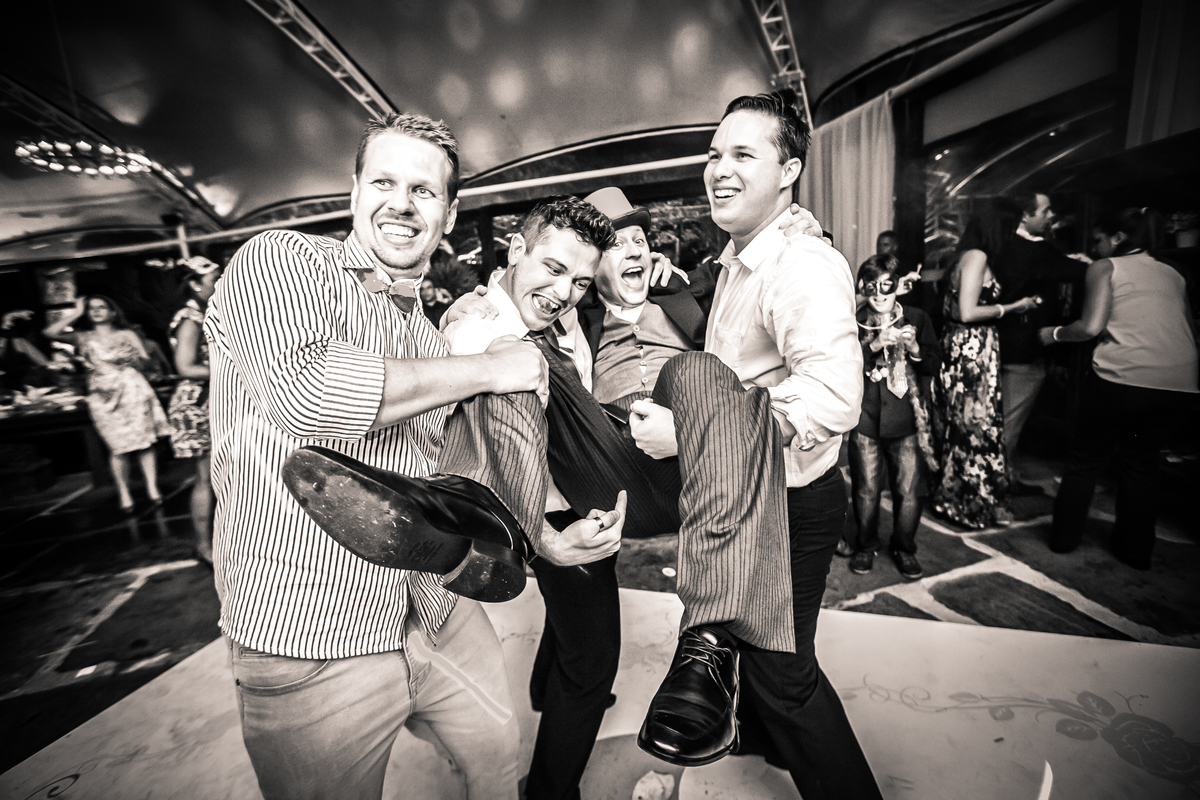 Fotografia de casamento, fotos de casamento, noiva, Fotógrafo no Porto, em Portugal. Fotógrafo de casamentos no Porto, Portugal. Fotos espontaneas, fotos naturais, fotos românticas, fotografia criativa. Casal apaixonado. Fernanda Ferraro Fotografia. 