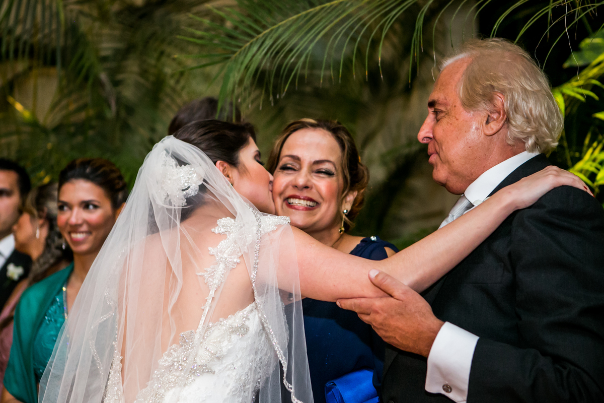 Fotografia de casamento, fotos de casamento, noiva, Fotógrafo no Porto, em Portugal. Fotógrafo de casamentos no Porto, Portugal. Fotos espontaneas, fotos naturais, fotos românticas, fotografia criativa. Casal apaixonado. Fernanda Ferraro Fotografia. 