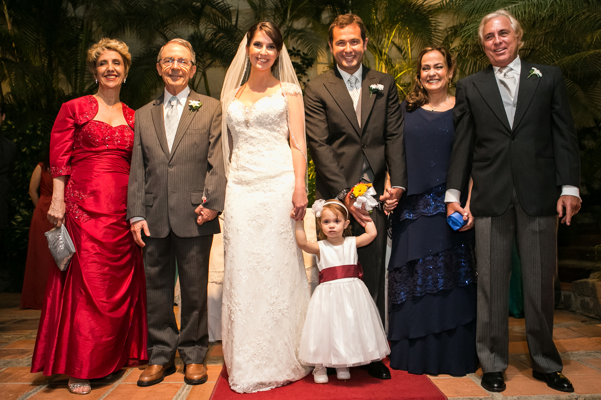 Fotografia de casamento, fotos de casamento, noiva, Fotógrafo no Porto, em Portugal. Fotógrafo de casamentos no Porto, Portugal. Fotos espontaneas, fotos naturais, fotos românticas, fotografia criativa. Casal apaixonado. Fernanda Ferraro Fotografia. 