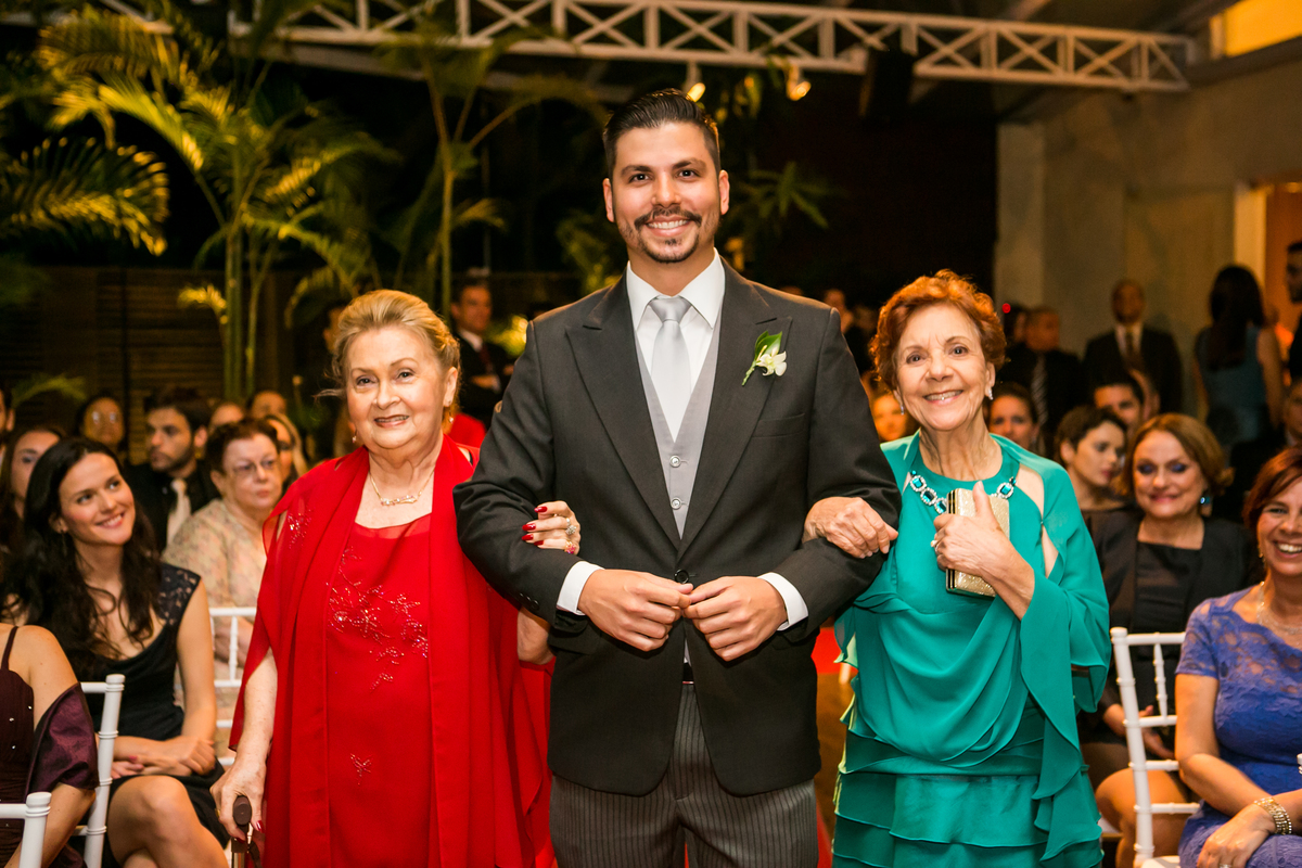 Fotografia de casamento, fotos de casamento, noiva, Fotógrafo no Porto, em Portugal. Fotógrafo de casamentos no Porto, Portugal. Fotos espontaneas, fotos naturais, fotos românticas, fotografia criativa. Casal apaixonado. Fernanda Ferraro Fotografia. 