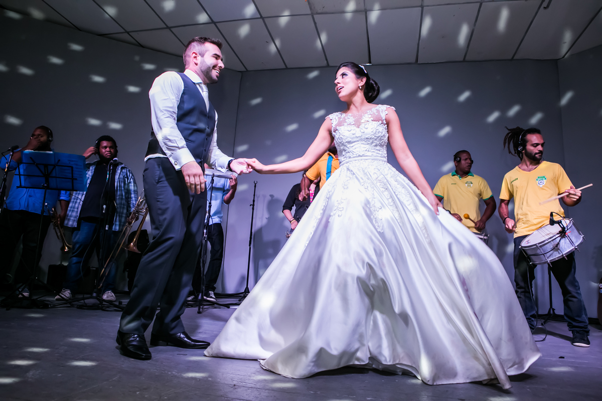 Fotografia de casamento, fotos de casamento, noiva, Fotógrafo no Porto, em Portugal. Fotógrafo de casamentos no Porto, Portugal. Fotos espontaneas, fotos naturais, fotos românticas, fotografia criativa. Casal apaixonado. Fernanda Ferraro Fotografia. 