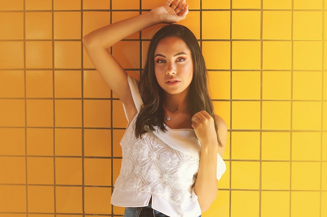 melhores-fotos-ensaio-e-feminino-winnie-rosa-fotografo-ensaios-rs-dezoito-anos--fotos-diferentes-ao-ar-livre--melhores-fotos-18-anos-rs-em-casa--fotografa-ao-ar-livre-winnie-rosa---fotos-vila-maria-barra-mansa-rj--criativa-fica-em-casa