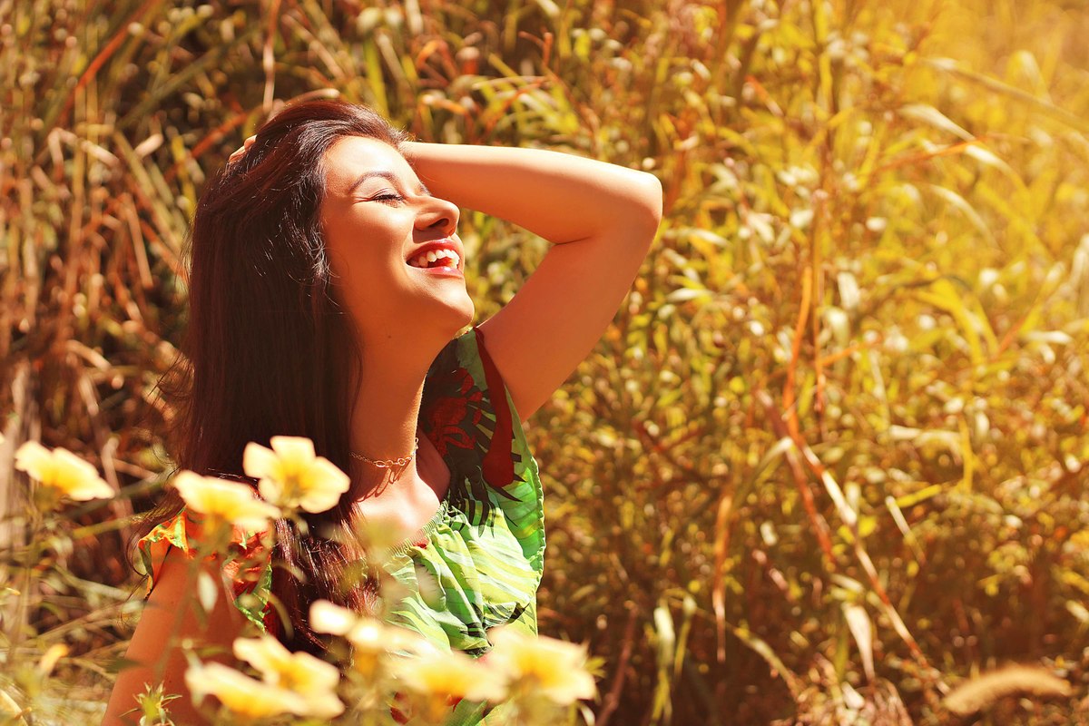 melhores-fotos-ensaio-e-feminino-winnie-rosa---fotografo-ensaios-rs---fotos-diferentes-flores-na-rua-trinta-anos---melhores-fotos-30-anos-rs---fotografa-flores-na-rua-retrato-winnie-rosa---fotos-colonia-barra-mansa-rj---criativa-fotos-e-flores-na-rua