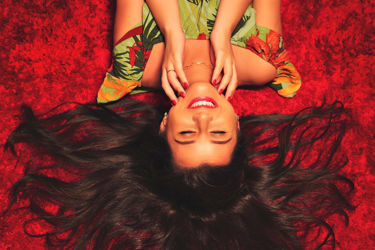 melhores-fotos-ensaio-e-feminino-winnie-rosa---fotografo-ensaios-rs---fotos-diferentes-em-casa-trinta-anos---melhores-fotos-30-anos-rs---fotografa-em-casa-retrato-winnie-rosa---fotos-colonia-barra-mansa-rj---criativa-fotos-fica-em-casa