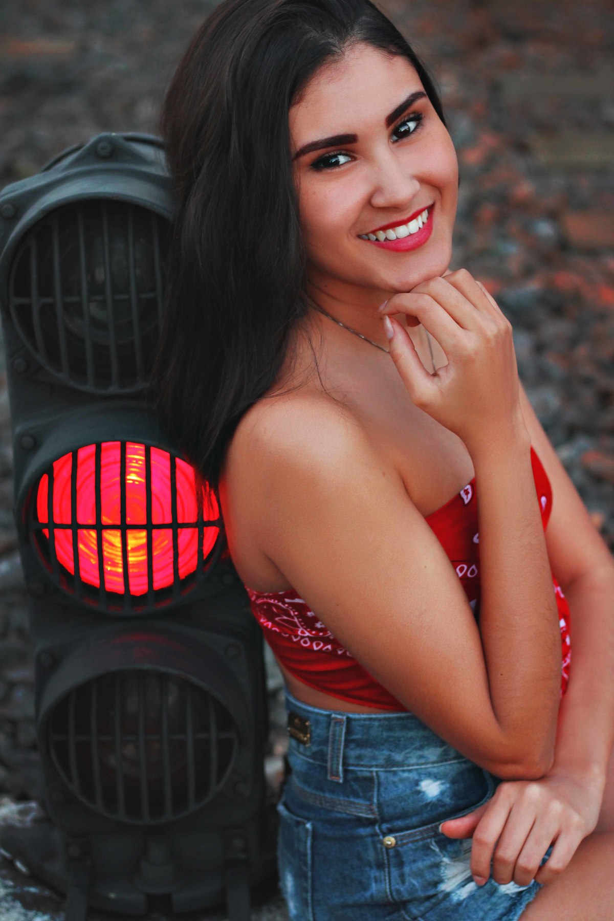 melhores-fotos-ensaio-e-feminino-winnie-rosa---fotografo-ensaios-rs---fotos-diferentes-linha-do-trem-quinze-anos---melhores-fotos-15-anos-rs---fotografa-ferrovia-retrato-winnie-rosa---fotos-floriano-barra-mansa-rj---criativa-fotos-e-linha-do-trem